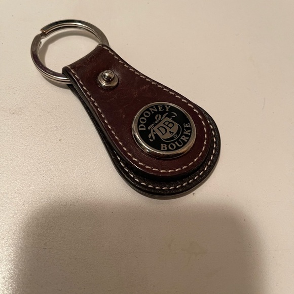 Dooney and bourke keys ring with beautiful brown leather kay holder - Picture 1 of 7